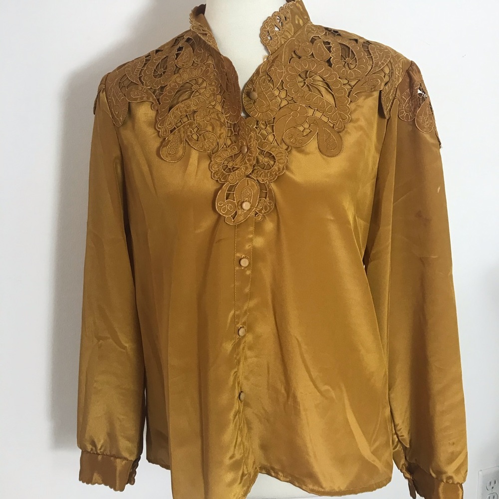 Vintage map say made in USA lazer Cut blouse